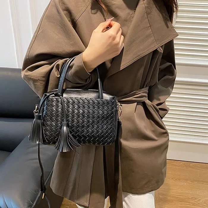 Woven Crossbody Bags for Women Leather Tote Bag Purse Top Handle Handbag Quilted Braided Hobo Purses with Tassel (Black)